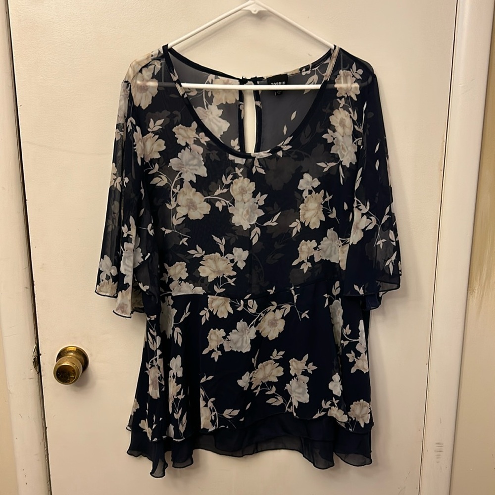 Torrid Women’s Top Black Floral Size 2